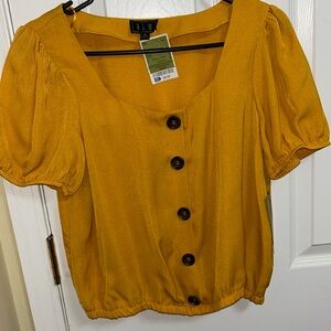 🦋Casual Lightweight Yellow Gold Blouse 5/25$